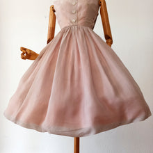 Charger l'image dans la galerie, 1950s - Adorable Antique Pink Organza Dress - W24 (60cm)