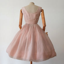 Charger l'image dans la galerie, 1950s - Adorable Antique Pink Organza Dress - W24 (60cm)