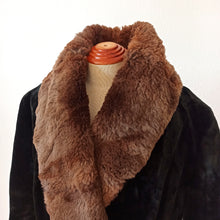 Cargar imagen en el visor de la galería, 1920s - FABRIQUES FRANCAISES, France - Stunning Plush Fur Coat