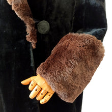 Cargar imagen en el visor de la galería, 1920s - FABRIQUES FRANCAISES, France - Stunning Plush Fur Coat