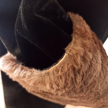 Cargar imagen en el visor de la galería, 1920s - FABRIQUES FRANCAISES, France - Stunning Plush Fur Coat