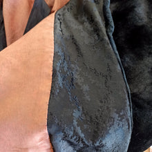 Cargar imagen en el visor de la galería, 1920s - FABRIQUES FRANCAISES, France - Stunning Plush Fur Coat