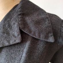 Load image into Gallery viewer, 1940s - AVIGNON, France - Grey Wool Dress - W35 (88cm)