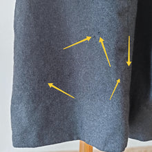 Load image into Gallery viewer, 1940s - AVIGNON, France - Grey Wool Dress - W35 (88cm)