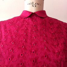 Charger l'image dans la galerie, 1950s 1960s - Charming Crimson Red Embroidery Blouse - Sz. 44