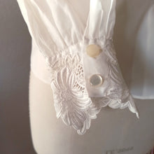 Charger l'image dans la galerie, 1950s - Glamorous White Satin Lace Blouse - Sz. 42