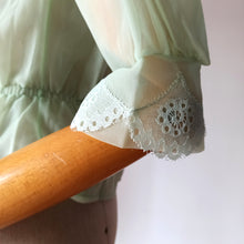 Charger l'image dans la galerie, 1950s - Deadstock NWT - Charming French Light Green Nylon Blouse - Sz. 42