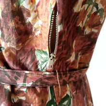 Charger l'image dans la galerie, 1950s - DEADSTOCK - Lovely French Abstract Floral Cotton Dress - W34 (86cm)