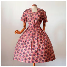 Charger l'image dans la galerie, 1950s - Stunning Abstract Cotton Dress - W32 (82cm)