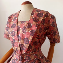 Charger l'image dans la galerie, 1950s - Stunning Abstract Cotton Dress - W32 (82cm)