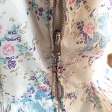 Charger l'image dans la galerie, 1950s - Adorable Floral Satin Dress - W27.5 (70cm)