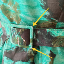 Charger l'image dans la galerie, 1950s - Stunning Green Floral Roseprint Rayon Dress - W28 (72cm)