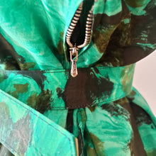 Charger l'image dans la galerie, 1950s - Stunning Green Floral Roseprint Rayon Dress - W28 (72cm)