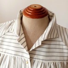Charger l'image dans la galerie, 1950s - DEADSTOCK - Gorgeous Striped Flannel Cotton Blouse - W35 (88cm)