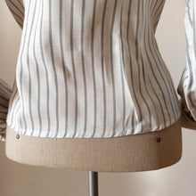 Charger l'image dans la galerie, 1950s - DEADSTOCK - Gorgeous Striped Flannel Cotton Blouse - W35 (88cm)
