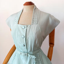 Cargar imagen en el visor de la galería, 1940s 1950s - LE SIGNE DE PARIS, France - Exquisite Green Jade Dress - W29 (74cm)