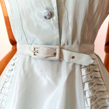 Cargar imagen en el visor de la galería, 1940s 1950s - LE SIGNE DE PARIS, France - Exquisite Green Jade Dress - W29 (74cm)