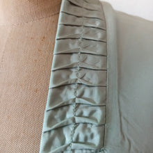 Cargar imagen en el visor de la galería, 1940s 1950s - LE SIGNE DE PARIS, France - Exquisite Green Jade Dress - W29 (74cm)