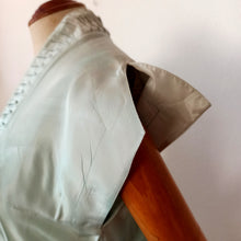 Cargar imagen en el visor de la galería, 1940s 1950s - LE SIGNE DE PARIS, France - Exquisite Green Jade Dress - W29 (74cm)