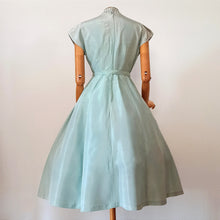 Cargar imagen en el visor de la galería, 1940s 1950s - LE SIGNE DE PARIS, France - Exquisite Green Jade Dress - W29 (74cm)