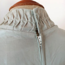 Cargar imagen en el visor de la galería, 1940s 1950s - LE SIGNE DE PARIS, France - Exquisite Green Jade Dress - W29 (74cm)