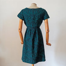 Charger l'image dans la galerie, 1950s 1960s - Gorgeous Green Abstract Wool Dress - W26 (66cm)