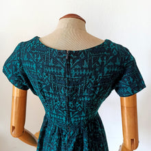Charger l'image dans la galerie, 1950s 1960s - Gorgeous Green Abstract Wool Dress - W26 (66cm)