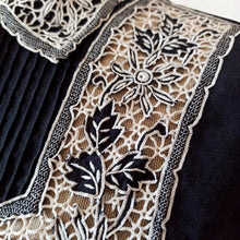 Charger l'image dans la galerie, 1940s 1950s - Ultragorgeous Black Leaves Linen Blouse - W32 (82cm)