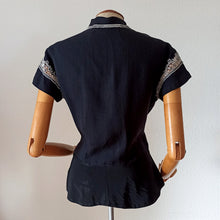 Charger l'image dans la galerie, 1940s 1950s - Ultragorgeous Black Leaves Linen Blouse - W32 (82cm)