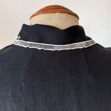 Charger l'image dans la galerie, 1940s 1950s - Ultragorgeous Black Leaves Linen Blouse - W32 (82cm)