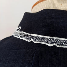 Charger l'image dans la galerie, 1940s 1950s - Ultragorgeous Black Leaves Linen Blouse - W32 (82cm)