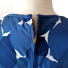 Charger l'image dans la galerie, 1960s - DEADSTOCK, NWT - Stunning French Satin Dress - W32 (82cm)