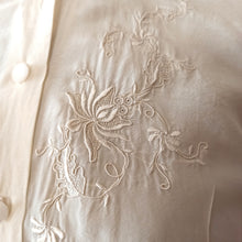 Cargar imagen en el visor de la galería, 1940s - Delightful Pure Silk Embroidery Blouse - W29 (74cm)