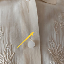 Cargar imagen en el visor de la galería, 1940s - Delightful Pure Silk Embroidery Blouse - W29 (74cm)
