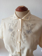 Cargar imagen en el visor de la galería, 1940s - Exquisite Pure Silk Embroidery Blouse - W31 (78cm)