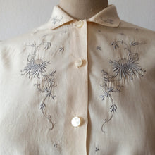 Cargar imagen en el visor de la galería, 1940s - Exquisite Pure Silk Embroidery Blouse - W31 (78cm)