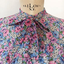 Laden Sie das Bild in den Galerie-Viewer, VTG Does 30s 40s - Adorable Rayon Dress - W31 (80cm)