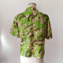 Charger l'image dans la galerie, 1960s - Green Floral Blouse - Sz. Large