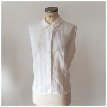 Carica l'immagine nel visualizzatore di Gallery, 1960s - White Smoked Cotton Blouse - Sz. 46