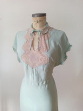 Cargar imagen en el visor de la galería, 1940s - Green Jade Silk Night Gown - Large size