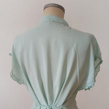 Cargar imagen en el visor de la galería, 1940s - Green Jade Silk Night Gown - Large size