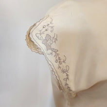 Cargar imagen en el visor de la galería, 1940s - Pure Silk Embroidery Blouse