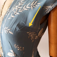 Load image into Gallery viewer, 1940s - Adorable Blue Floral Rayon Dress - W26 (66cm)