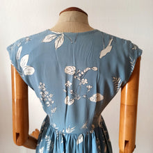 Load image into Gallery viewer, 1940s - Adorable Blue Floral Rayon Dress - W26 (66cm)