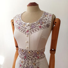 Laden Sie das Bild in den Galerie-Viewer, 1960s - M. CAHN, France - Gorgeous Dress - W26 (66cm)