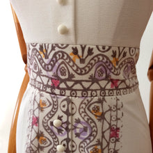 Laden Sie das Bild in den Galerie-Viewer, 1960s - M. CAHN, France - Gorgeous Dress - W26 (66cm)