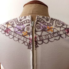 Laden Sie das Bild in den Galerie-Viewer, 1960s - M. CAHN, France - Gorgeous Dress - W26 (66cm)