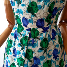 Charger l'image dans la galerie, 1950s 1960s - Stunning Roseprint Silk Dress - W26 (66cm)