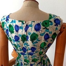 Charger l'image dans la galerie, 1950s 1960s - Stunning Roseprint Silk Dress - W26 (66cm)