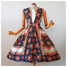 Charger l'image dans la galerie, 1950s - LE SIGNE DE PARIS, Paris - Stunning Floral Cotton Dress - W29 (74cm)